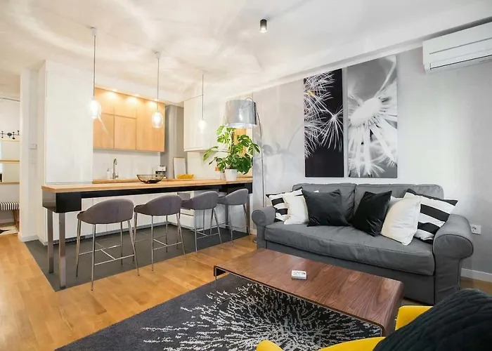 Hella Apartment